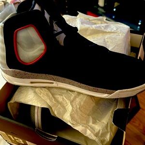 Men’s flight luminary size 13, black, red and gray